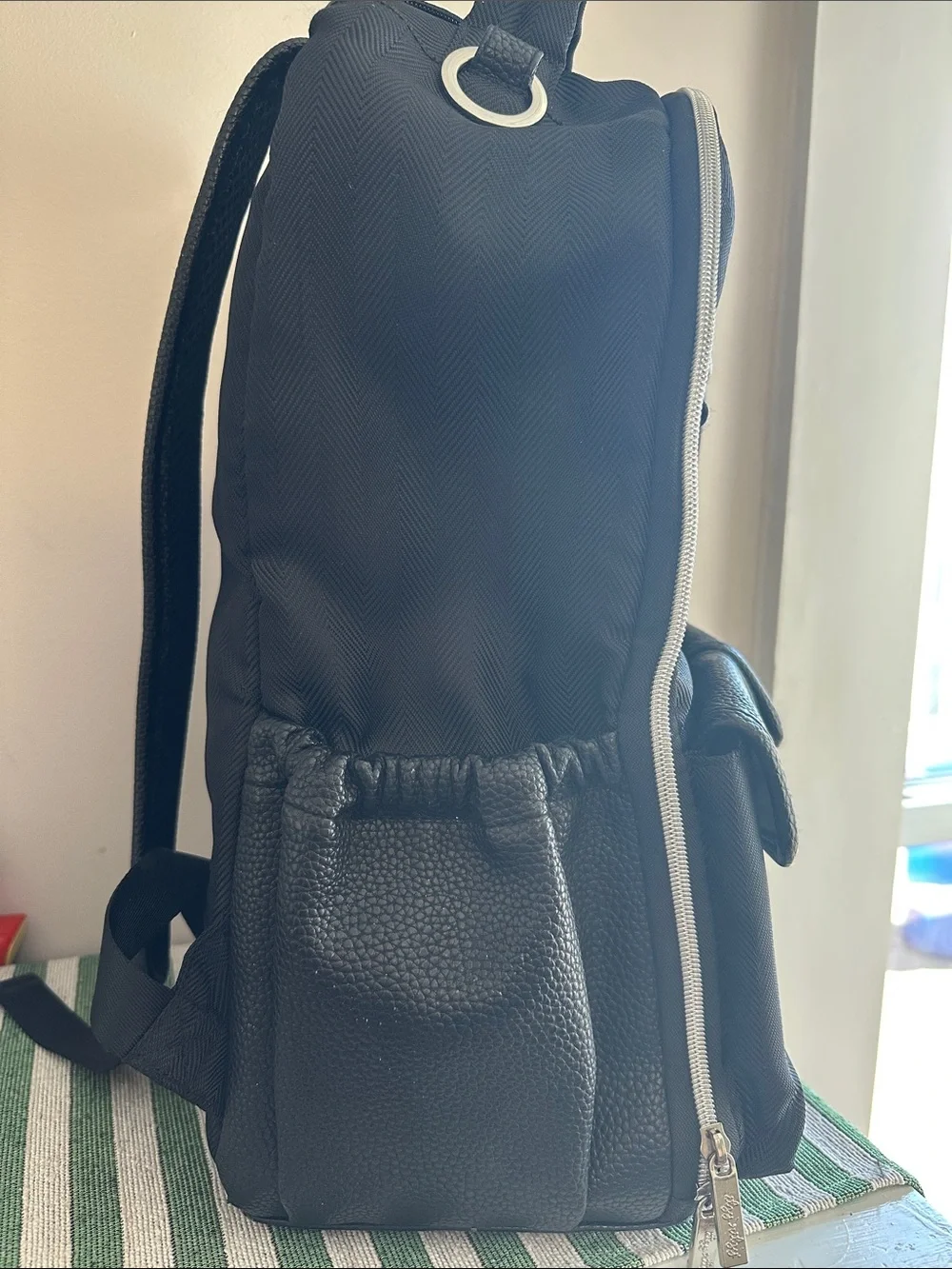 Itzy Ritzy sleek black